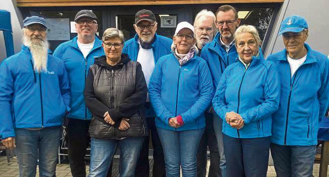 Das Geseker Bouleteam scheiterte im NRW-Cup knapp an Regionalligist Essen (v.v.l.): Karl-Heinz Chodura, Vera Schedel, Martina Buhland-Goihl, Eva Kutsche-Peter, Salvatore Pinna; (h.v.l.): Andreas Kaminski, Teamchef Hans Kutsche, Jürgen Müller und Matthias Goihl. Foto: Tuschen
