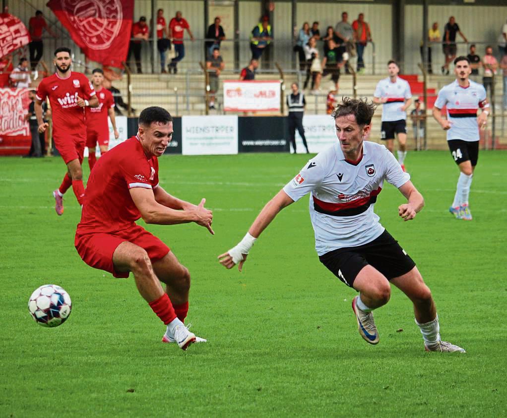 Drittes Heimspiel, dritter Sieg: Das ist das erklärte Ziel von Iker-Luis Kohl (r.) und des SV Lippstadt im Duell mit dem 1. FC Gievenbeck in der Liebelt-Arena. Foto: Thorsten Heinke