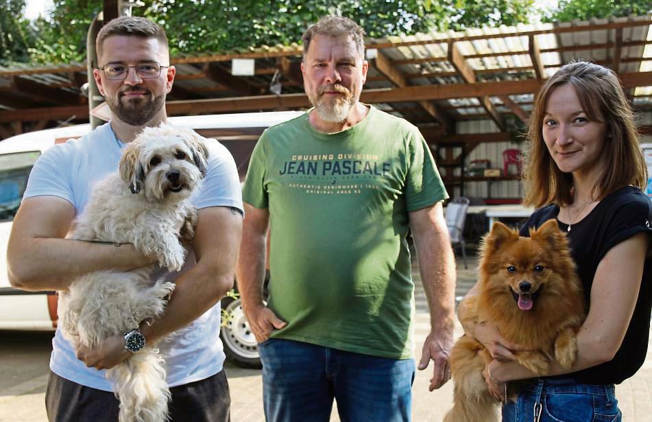 Richard Böttcher (M.) setzt als Vorsitzender des Tierschutzvereins auf Christian Lederle und Laura Schildmann als neue Doppelspitze in der Tierheim-Leitung. Foto: Puls