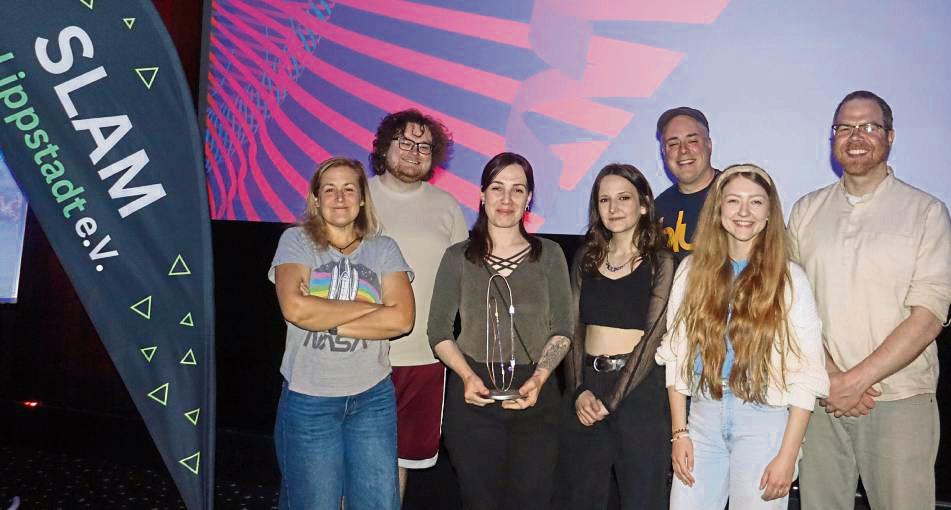Traten beim Poetry Slam gegeneinander an (v.l.): Eva-Lisa, Moderator Alex Paul, Gewinnerin Britta Kah, Jeanette Kasper-Feld, Björn Rosenbaum, Rebecca und Emil. Foto: Kabuth