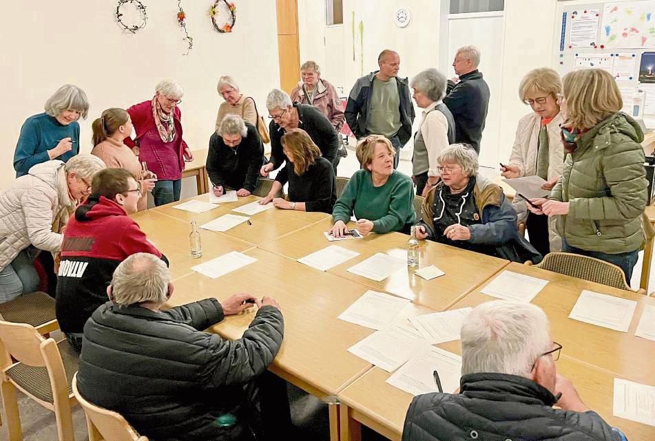Rege Beteiligung bei der Presbyteriumswahl: Bereits acht Wahlvorschläge wurden am Abend der Gemeindeversammlung gemacht. Fotos: A. Bsdurek