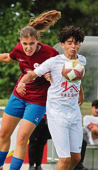 Auf Sophie Haag (l.) wird die JSG Anröchte/Mellrich verzichten müssen, da sie künftig für die U16-Regionalliga-Mannschaft des FC Gütersloh auflaufen wird. Foto: Thorsten Heinke