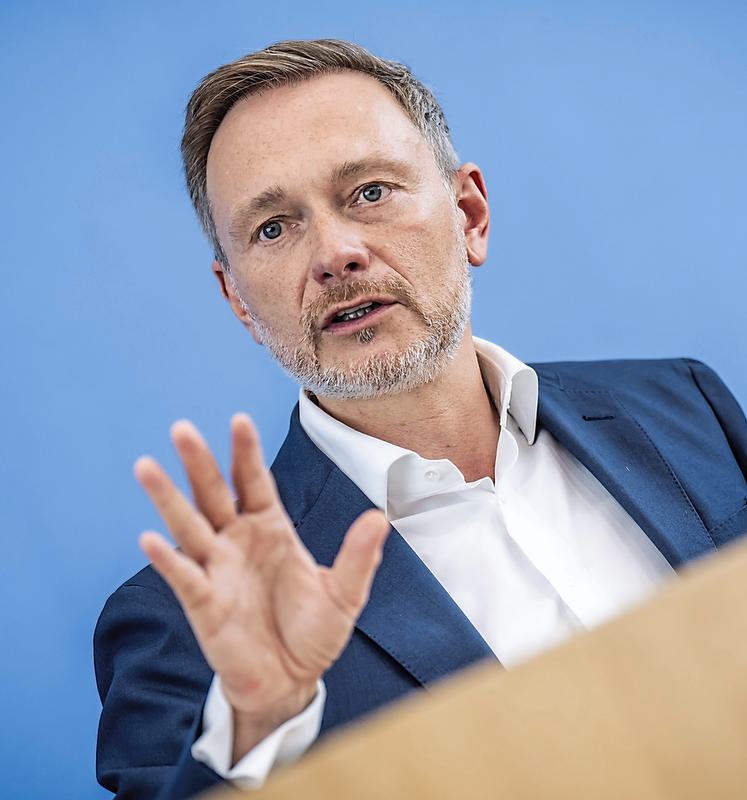 Bundesminister der Finanzen, nimmt an der Pressekonferenz zum Entwurf für den Haushalt 2025 und den Nachtragshaus
