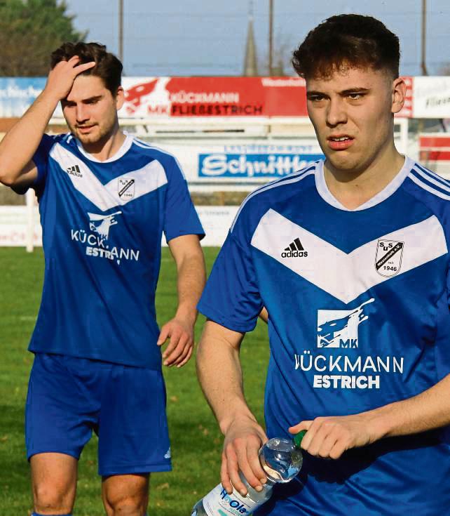 Nach einer indiskutablen Vorstellung im Kellerduell in Kaunitz setzte es für den SuS Westenholz eine 0:4-Niederlage. Gianluca Parrotta (l.), Mattis Wecker (r.) und ihre Teamkollegen benötigen jetzt schon ein Fußballwunder, um den Abstieg in die Bezirksliga noch zu verhindern. Foto: Wiegand