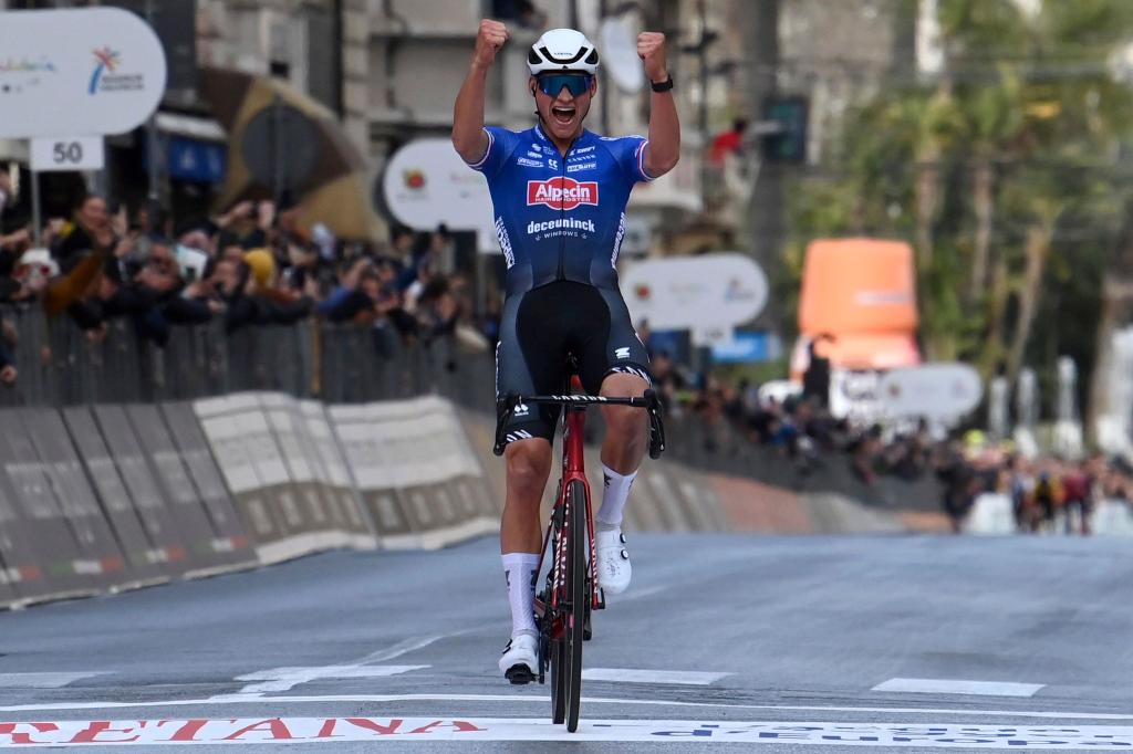 Mathieu van der Poel hat die 114. Auflage des Frühjahrsklassikers Mailand-Sanremo gewonnen. - Foto: Gian Mattia D'Alberto/LaPresse/AP/dpa