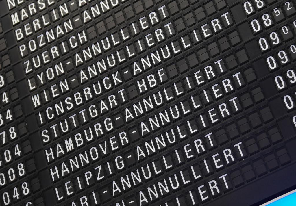 Bei den Gerichten landen wieder unzählige Klagen gegen Airlines. - Foto: Arne Dedert/dpa