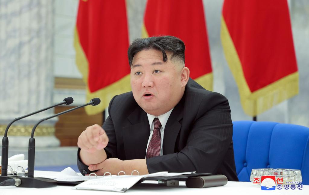 Nordkoreas Machthaber Kim Jong Un während einer Versammlung der Partei der Arbeit Koreas. - Foto: KCNA/dpa