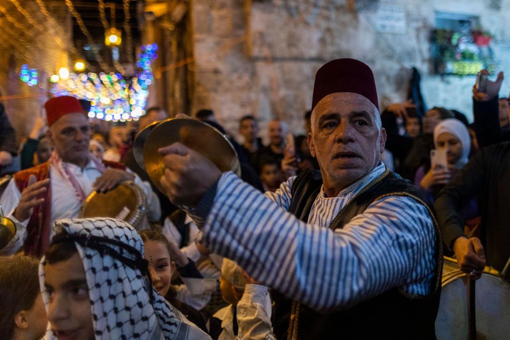 In Jerusalem wird der erste Tag des heiligen muslimischen Fastenmonats zelebriert. - Foto: Ilia Yefimovich/dpa