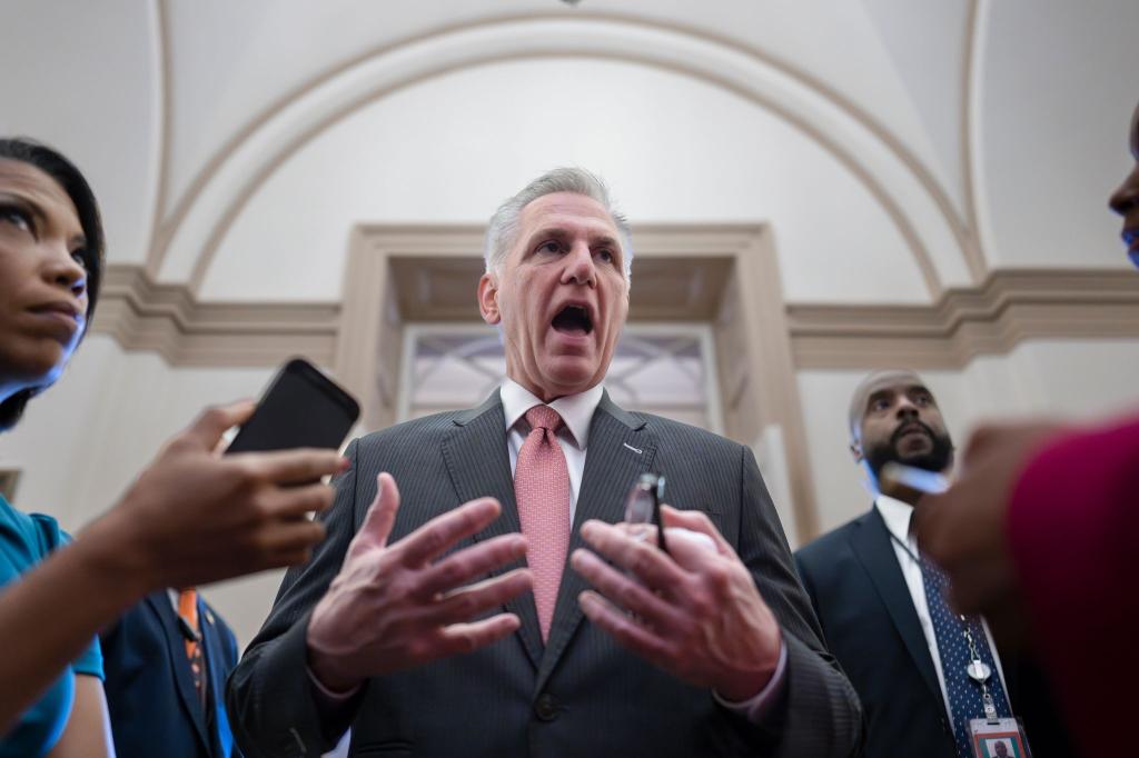 Kevin McCarthy, Sprecher des US-Repräsentantenhauses, äußert sich zu den Verhandlungen zur Schuldengrenze. - Foto: J. Scott Applewhite/AP/dpa