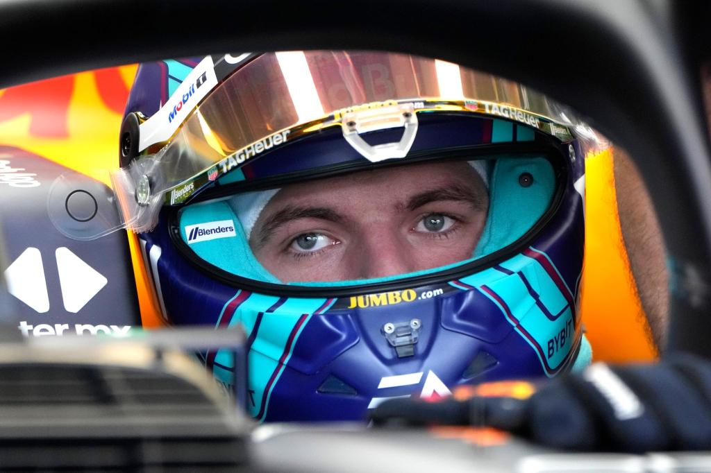 Formel-1-Weltmeister Max Verstappen behält den WM-Kampf im Blick. - Foto: Lynne Sladky/AP/dpa