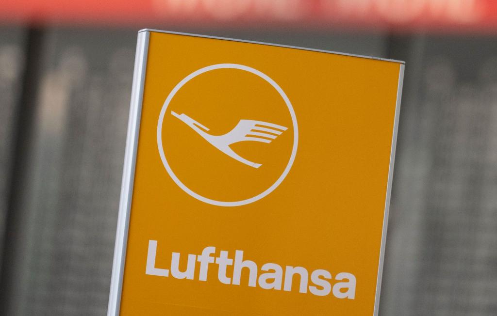 Der Weg zur vollständigen Übernahme von Ita Airways durch die Lufthansa ist laut Konzernchef Spohr klar vereinbart. - Foto: Boris Roessler/dpa