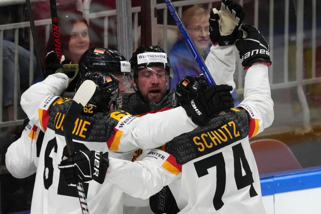 Deutschland richtet die Eishockey-Weltmeisterschaft 2027 aus. - Foto: Roman Koksarov/AP/dpa
