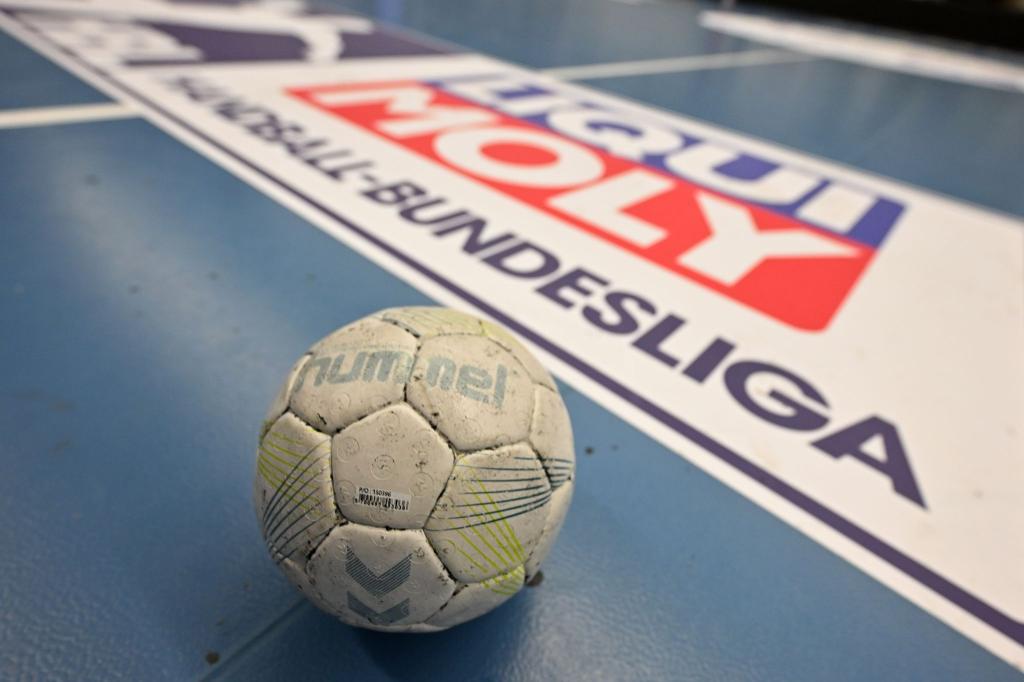 Die HBL geht einem Manipulationsverdacht in der 2. Bundesliga nach. - Foto: David Inderlied/dpa