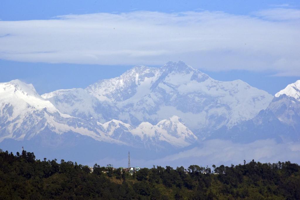 Schnee liegt auf dem Gipfel des Kangchendzönga. Der bekannte Bergsteiger Luis Stitzinger wurde dort tot gefunden. - Foto: Indranil Aditya/NurPhoto via ZUMA Press/dpa