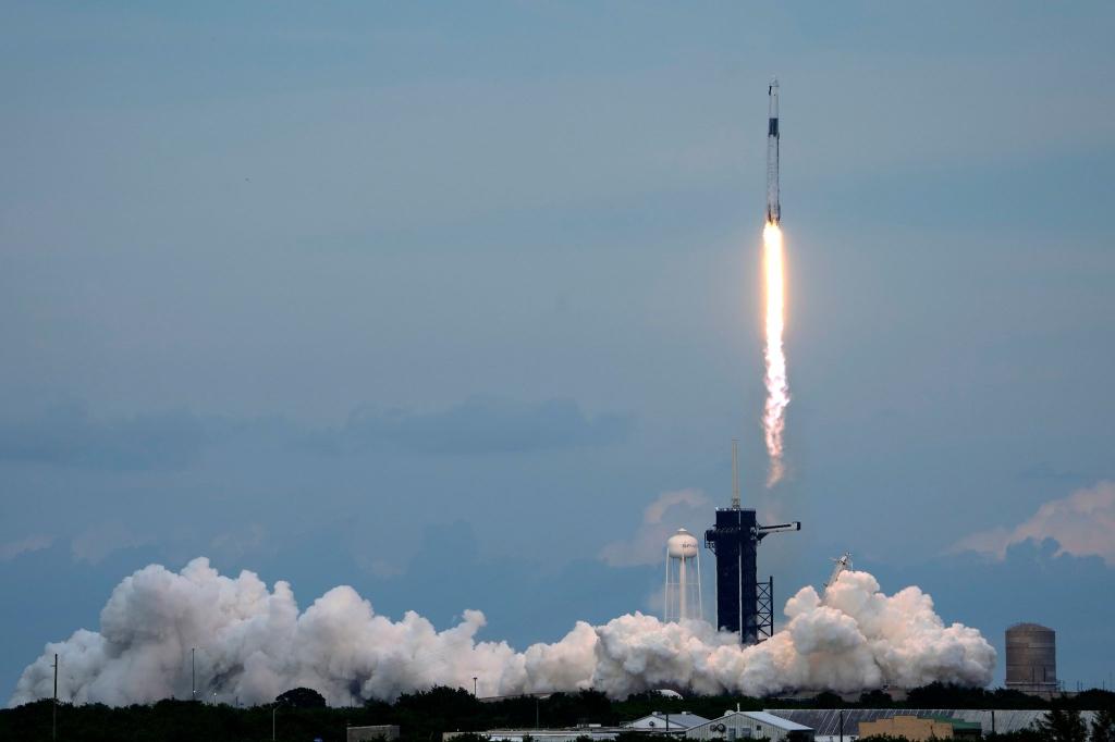 Die SpaceX Falcon 9-Rakete startete am 21. Mai in Cape Canaveral. - Foto: John Raoux/AP