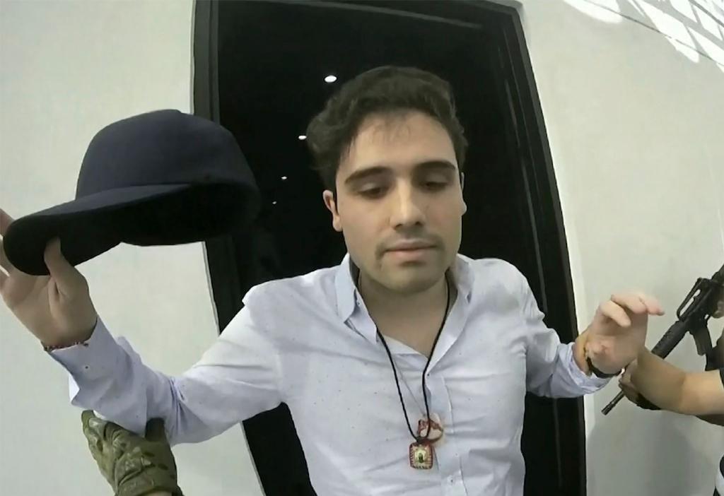 Dieses von der mexikanischen Regierung zur Verfügung gestellte Videostandbild zeigt Ovidio Guzman Lopez bei seiner Festnahme (Archivbild). - Foto: Uncredited/CEPROPIE/AP/dpa