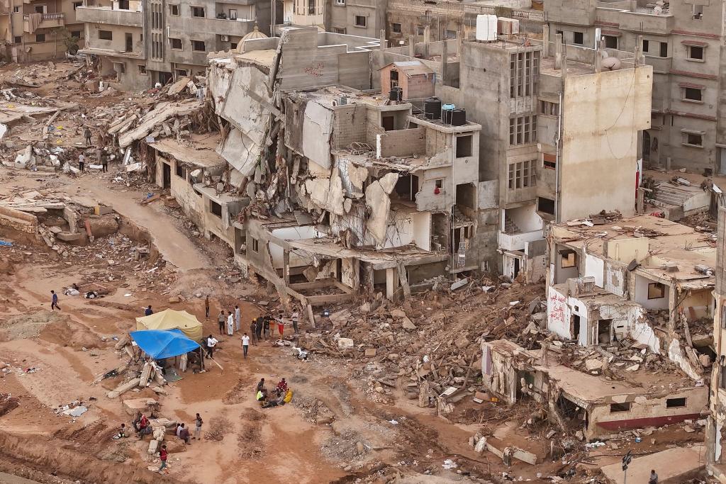 In den betroffenen Gebieten vergrößert sich die Sorge um das Weiter- und Überleben nach der Katastrophe. - Foto: Muhammad J. Elalwany/AP