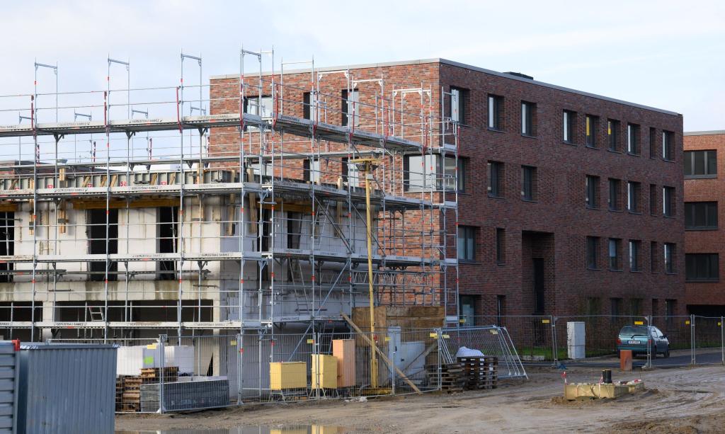 Bundesregierung, Bau- und Wohnungswirtschaft suchen Wege zu mehr bezahlbarem Wohnraum in Deutschland. - Foto: Julian Stratenschulte/dpa