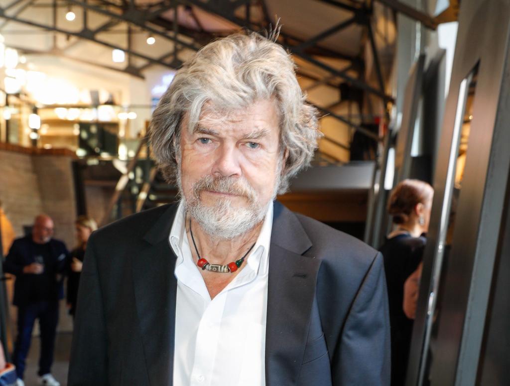 Bergsteiger-Legende Reinhold Messner hat gelassen auf den Verlust zweier Titel im Guinness-Buch der Rekorde reagiert. - Foto: Gerald Matzka/dpa