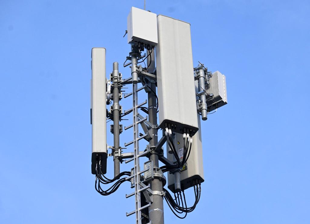 «Standalone» oder «5G Plus» bedeuten, dass sowohl bei den Antennen als auch im Kernnetz durchgängig 5G-Technologie genutzt wird. - Foto: Roberto Pfeil/dpa