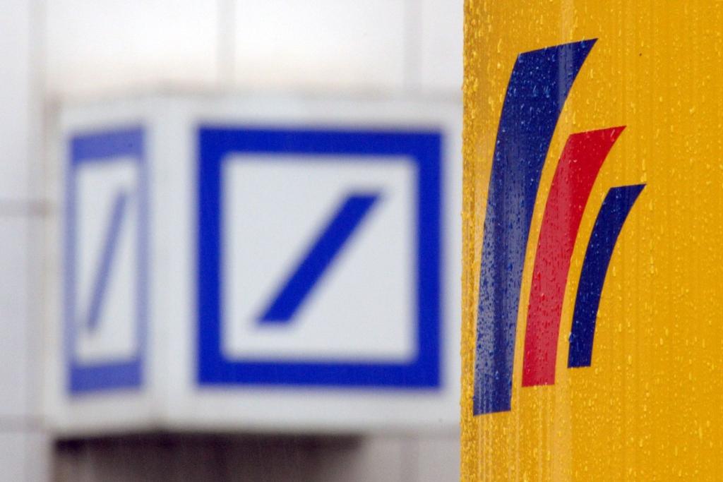 Bei einer IT-Umstellung sind seit Ostern 2022 Daten von zwölf Millionen Kundinnen und Kunden der Postbank sowie sieben Millionen Deutsche-Bank-Kunden in Deutschland auf einer gemeinsamen Plattform zusammengeführt worden. - Foto: Federico Gambarini/dpa