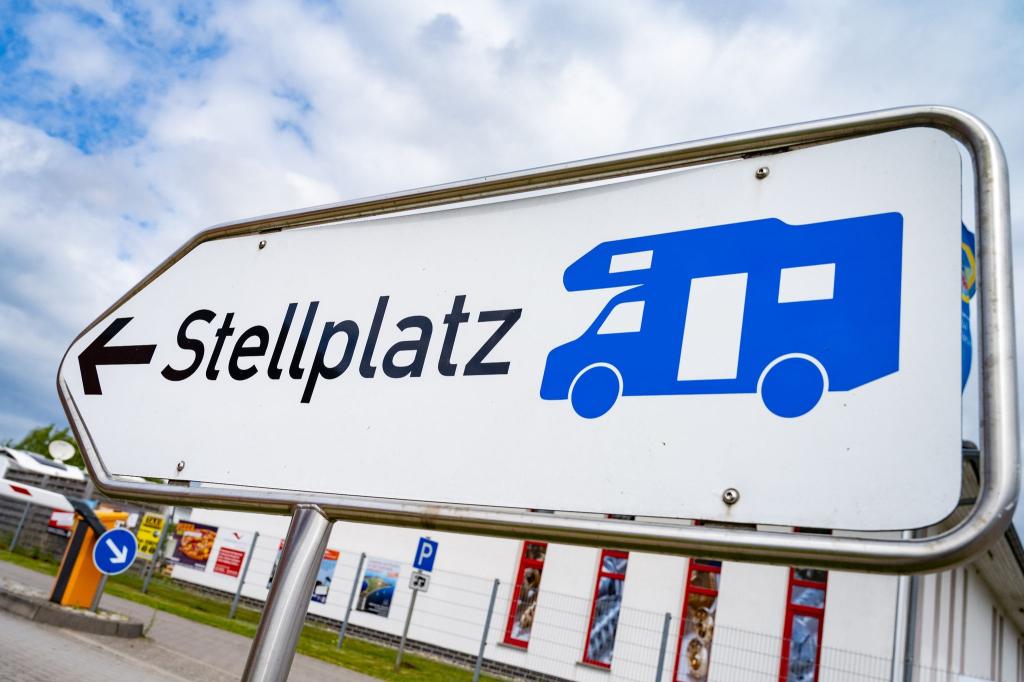 Die Ermittler schätzen den entstandenen Schaden des mutmaßlichen Wohnmobil-Betrugs auf einen Millionenwert (Symbolbild). - Foto: Stefan Sauer/dpa