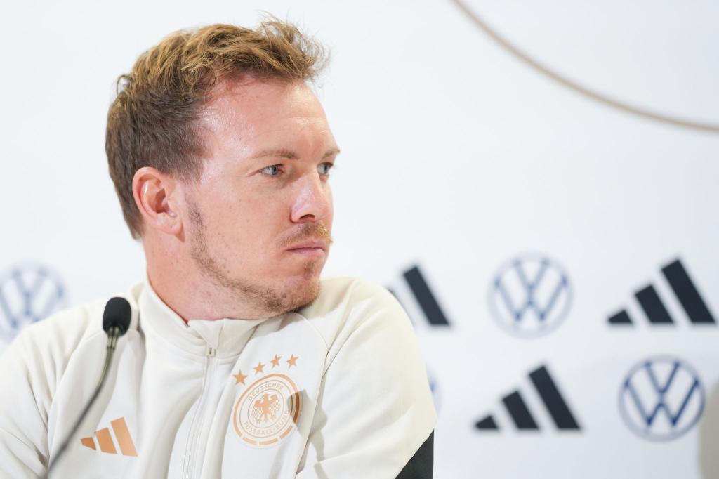 Schaut mit Spannung auf Deutschlands mögliche Gruppengegner: Bundestrainer Julian Nagelsmann. - Foto: Eva Manhart/APA/dpa