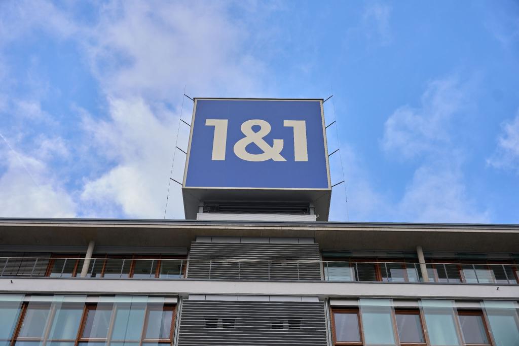 Der Telekommunikationskonzern 1&1 will heute seine mobilen Dienste offiziell starten. - Foto: Thomas Frey/dpa