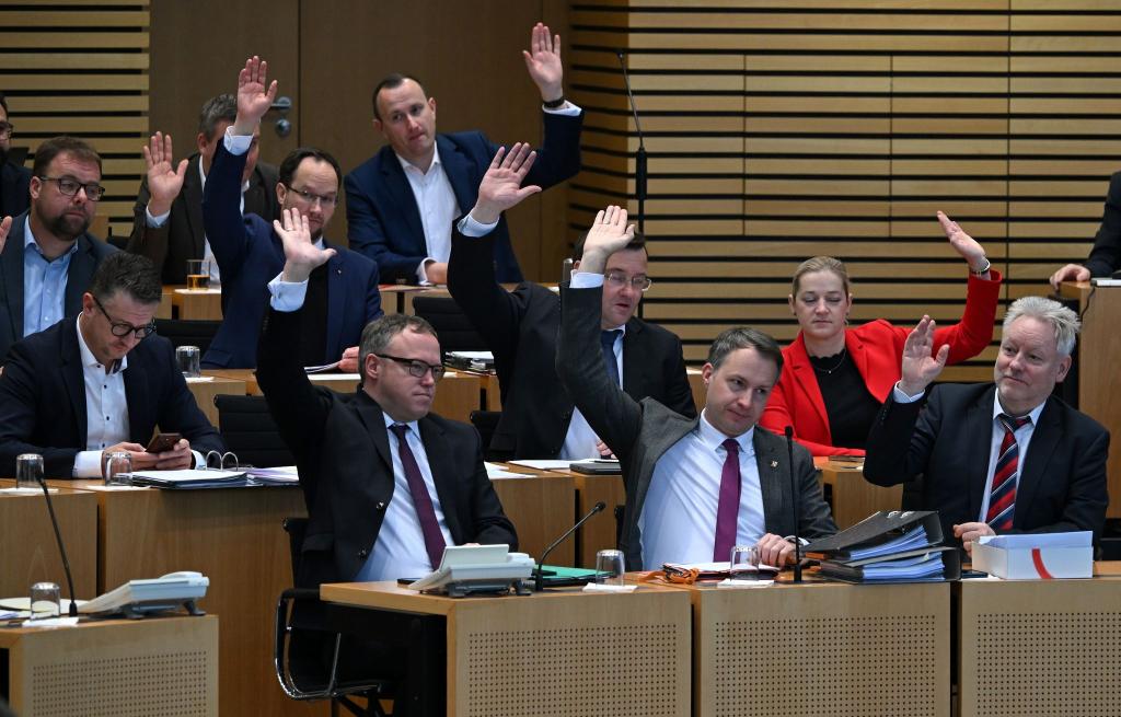 CDU-Abgeordnete während der Sitzung des Thüringer Landtags. - Foto: Martin Schutt/dpa