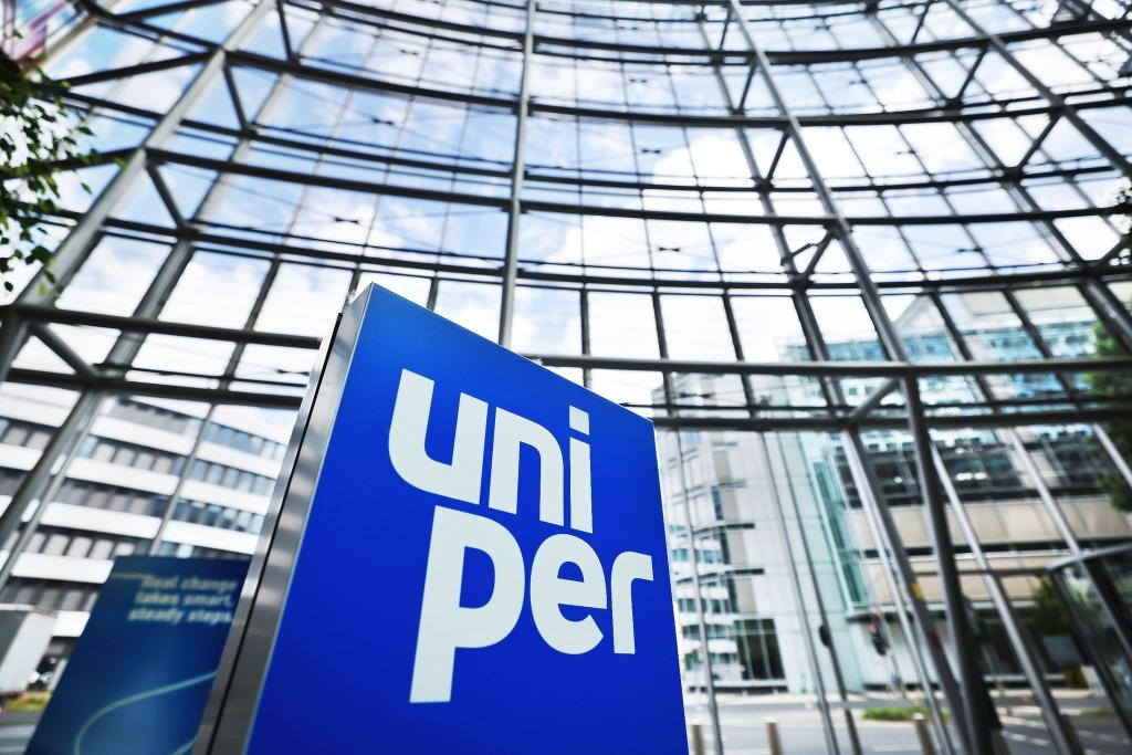 Bei der Hauptversammlung in Düsseldorf wurde beschlossen, dass der verstaatlichte Energiekonzern Uniper ab 2024 grundsätzlich wieder dividendenfähig ist. - Foto: Oliver Berg/dpa