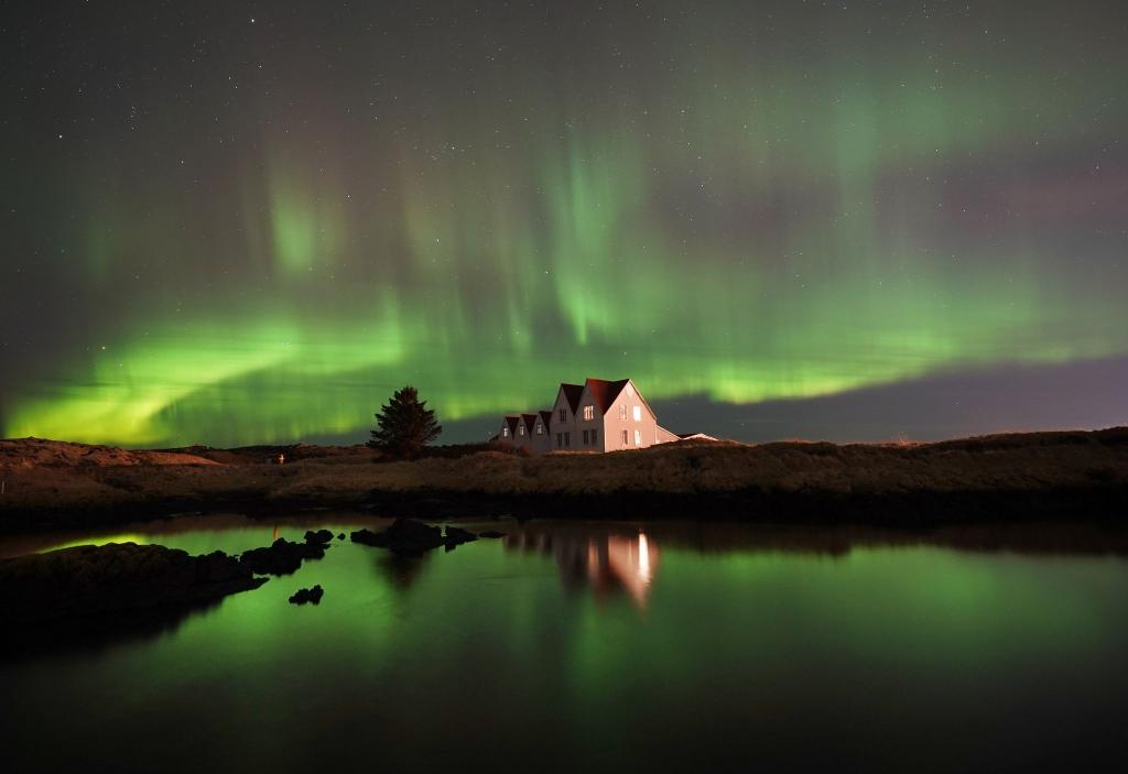 Wie aus einer anderen Welt - das Polarlicht auf Island. - Foto: Owen Humphreys/PA Wire/dpa