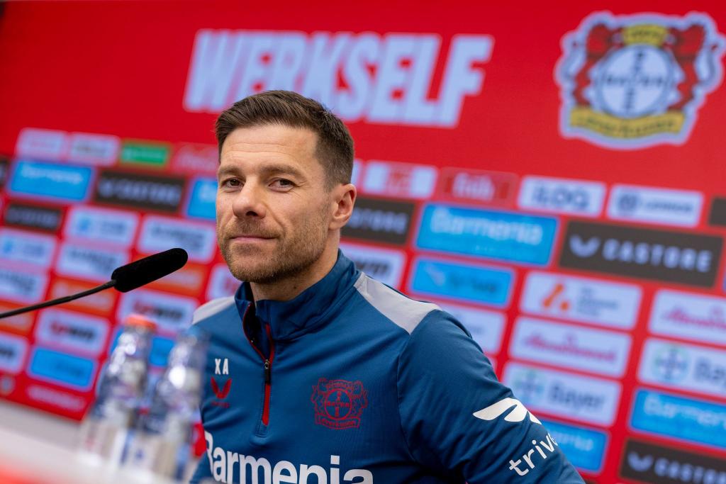 Trainer Xabi Alonso hat sich für einen Verbleib in Leverkusen entschieden. - Foto: Christoph Reichwein/dpa