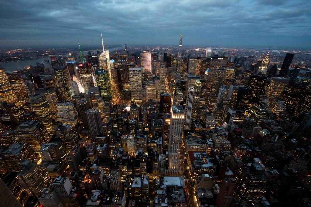 Die Skyline von Manhattan mit ihren vielen Bürotürmen. Ein ungewöhnlich starkes Erdbeben und mehrere Nachbeben hatten erschüttert. - Foto: Gregor Fischer/dpa