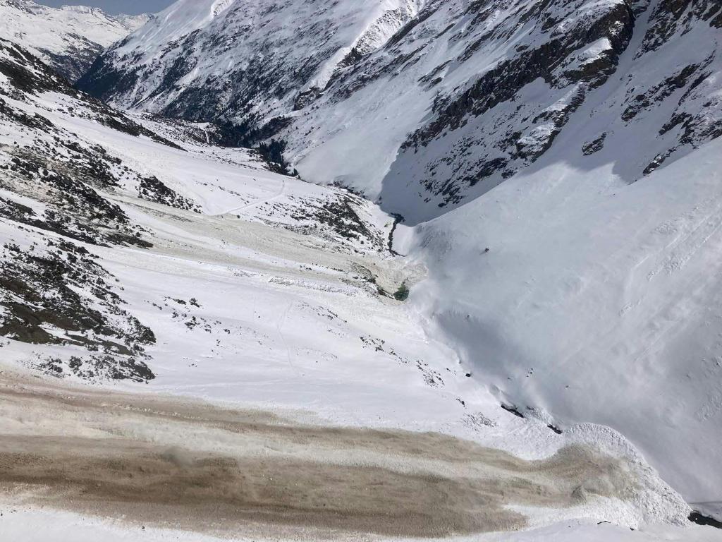 Bei einem Lawinenabgang in den Ötztaler Alpen in Österreich sind drei Wintersportler aus den Niederlanden ums Leben gekommen. - Foto: Unbekannt/BERGRETTUNG SÖLDEN/APA/dpa