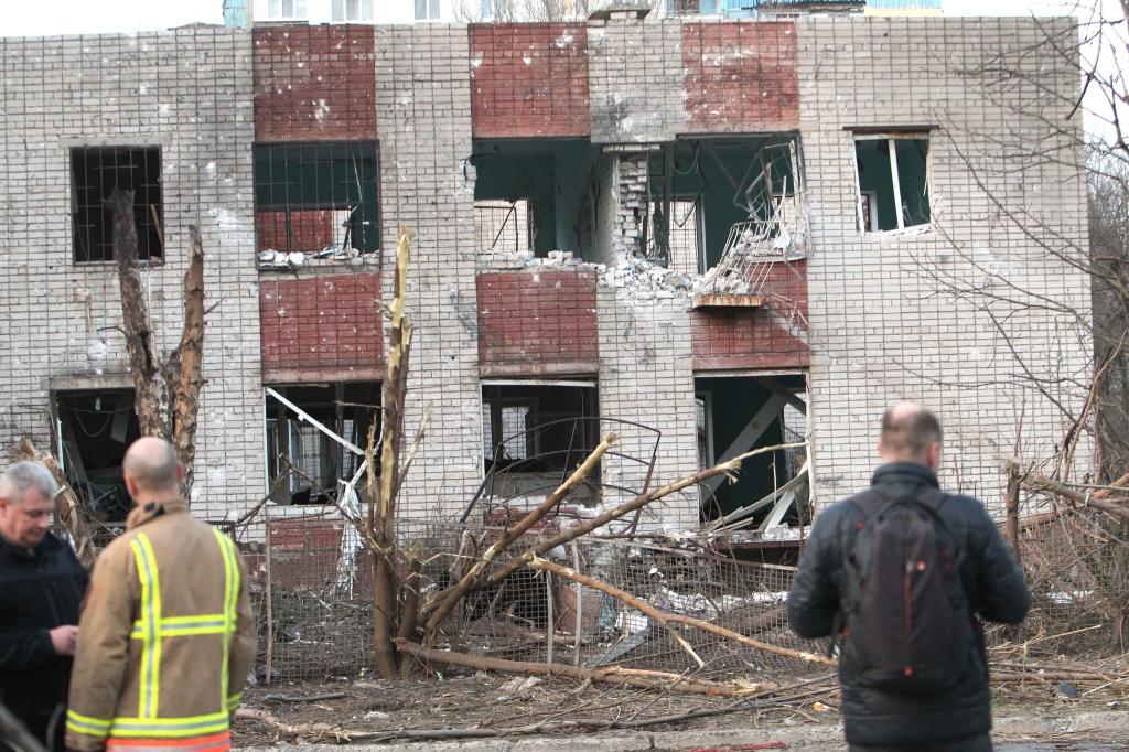 Infolge eines russischen Raketenangriffs auf einen Kindergarten und eine Hochschule sind in der ukrainischen Großstadt Dnipro mehrere Menschen, darunter auch Kinder, verletzt worden. - Foto: -/https://photonew.ukrinform.com/ Ukrinform/dpa