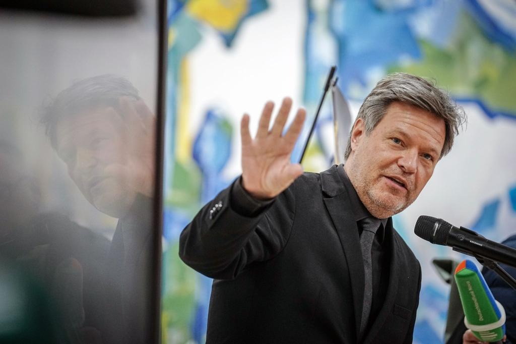 Vizekanzler Robert Habeck besucht zurzeit die Ukraine. - Foto: Kay Nietfeld/dpa