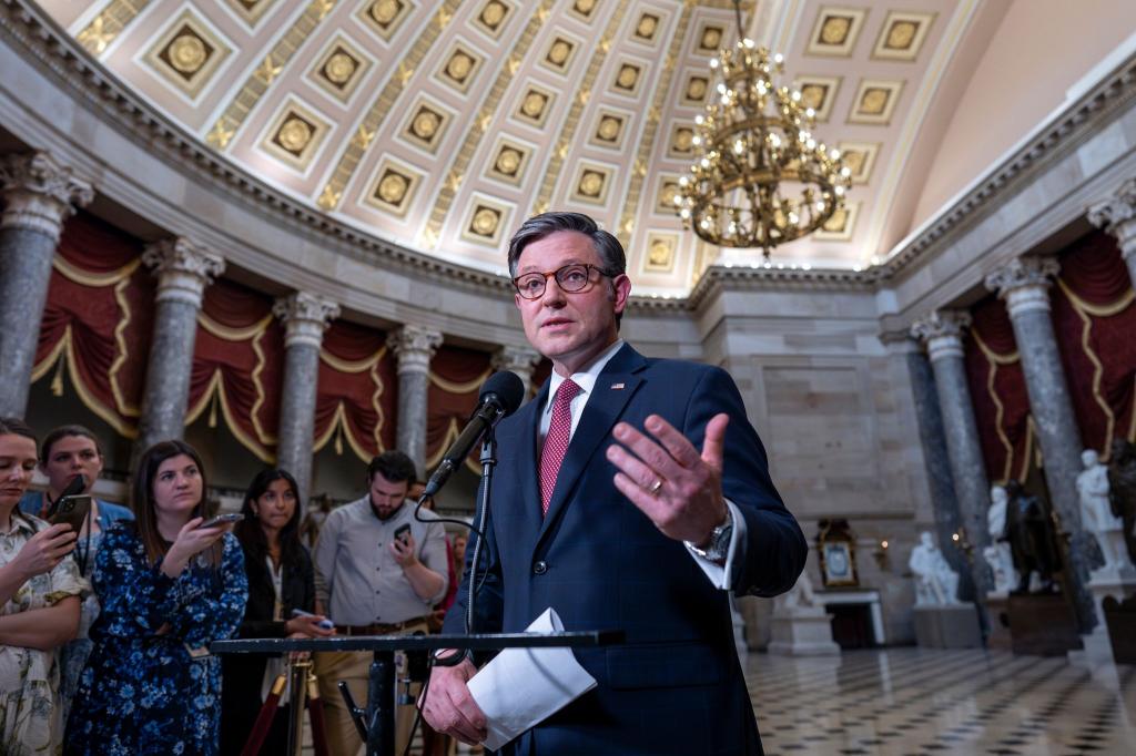 Den Vorsitzenden des Repräsentantenhauses, Mike Johnson, könnte die Abstimmung über die Ukraine-Hilfen den Job kosten. - Foto: J. Scott Applewhite/AP