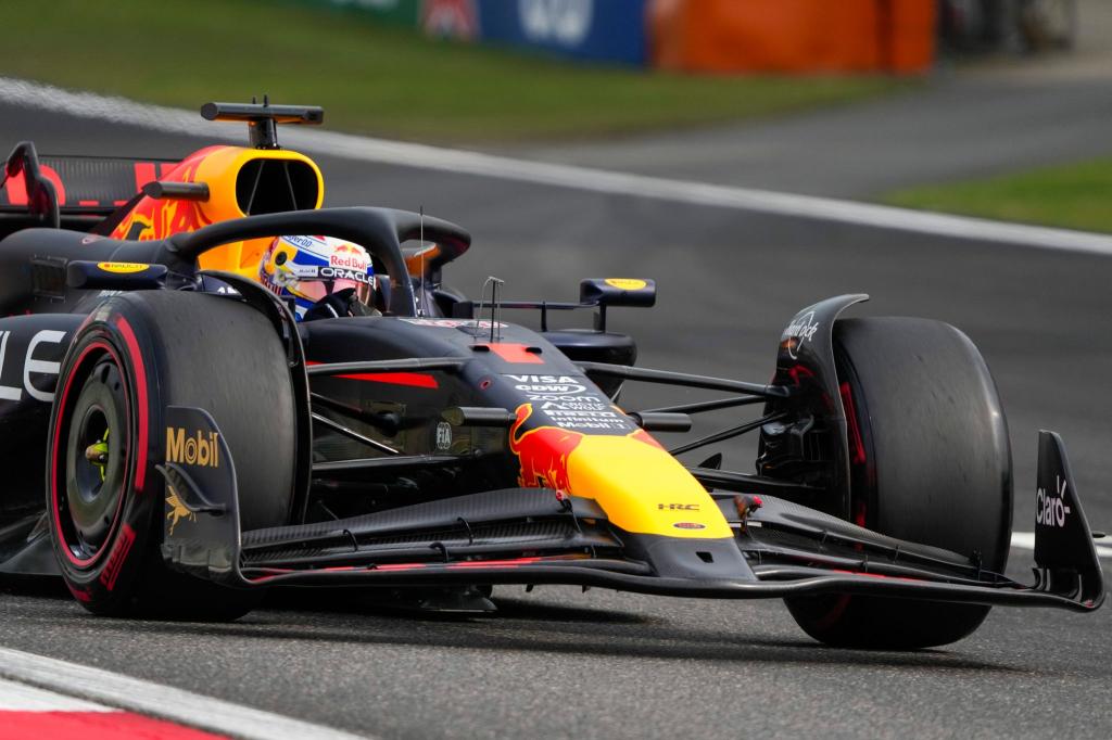 Schnappte sich in China die Pole Position: Max Verstappen. - Foto: Andy Wong/AP