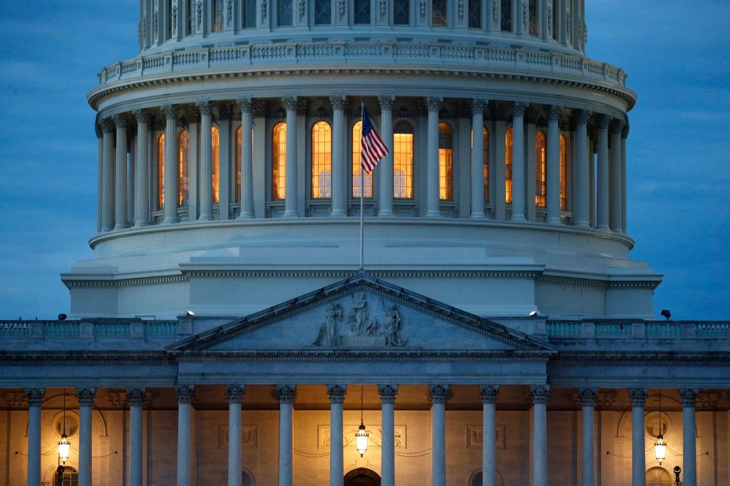 Blick auf die Kuppel des Kapitols in Washington. - Foto: Patrick Semansky/AP/dpa