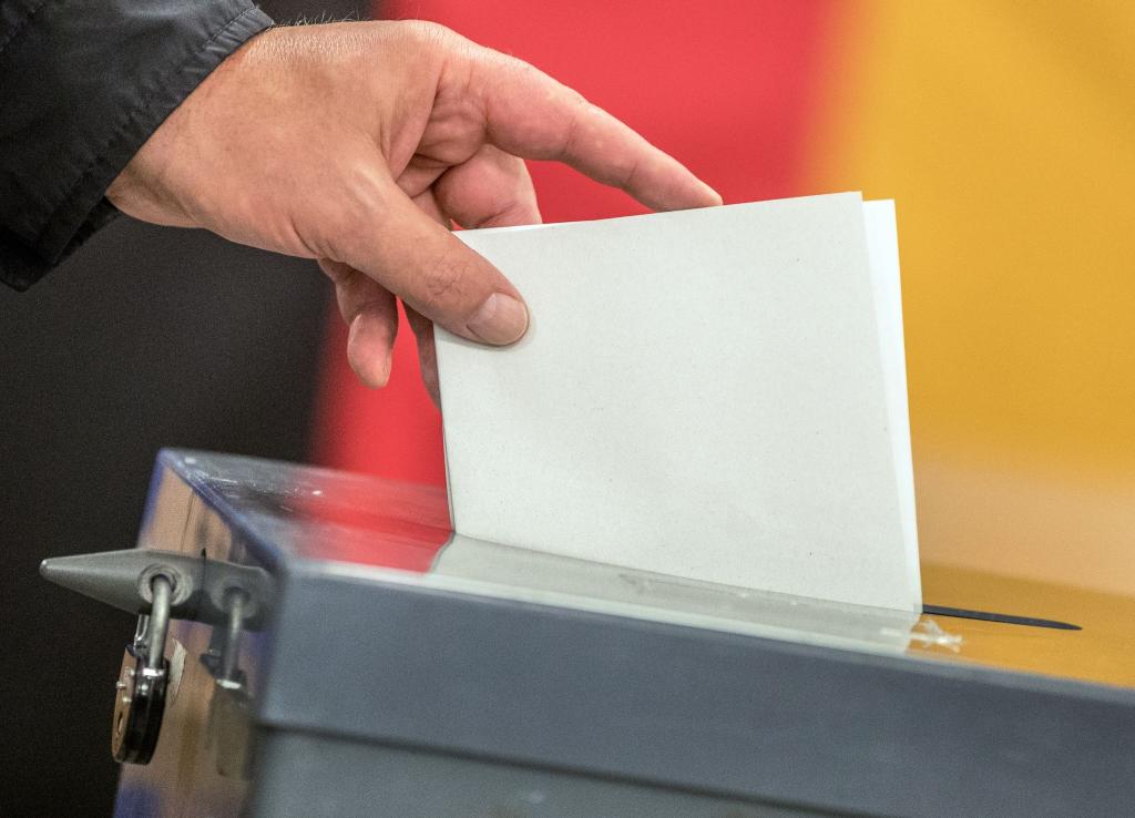 Das neue Wahlrecht deckelt die Sitzzahl im Bundestag bei 630 Abgeordneten. - Foto: Michael Kappeler/dpa