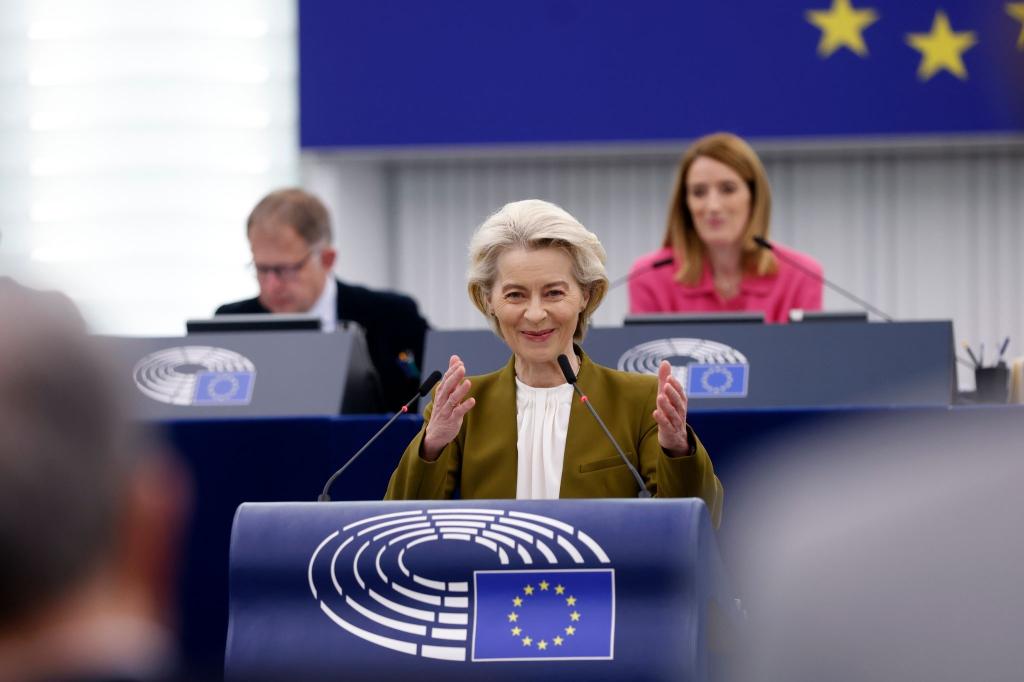 «Die Ukraine trägt für uns alle eine schwere Last auf ihren Schultern»: EU-Kommissionspräsidentin Ursula von der Leyen. - Foto: Jean-Francois Badias/AP/dpa