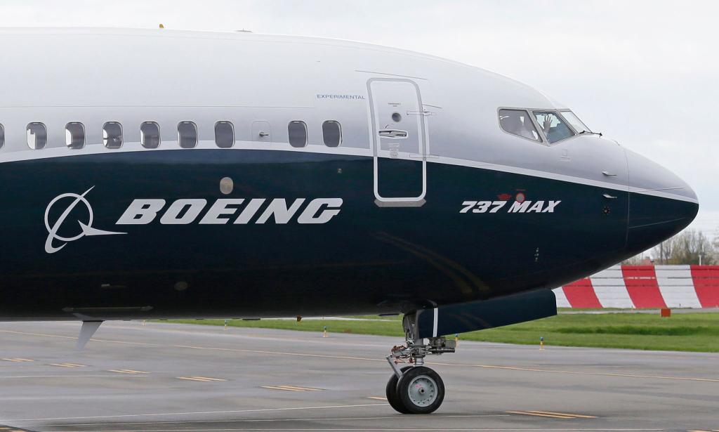 Der dramatische Zwischenfall mit einer Boeing 737-9 Max hat den Flugzeugbauer viel Geld gekostet. - Foto: Ted S. Warren/AP/dpa