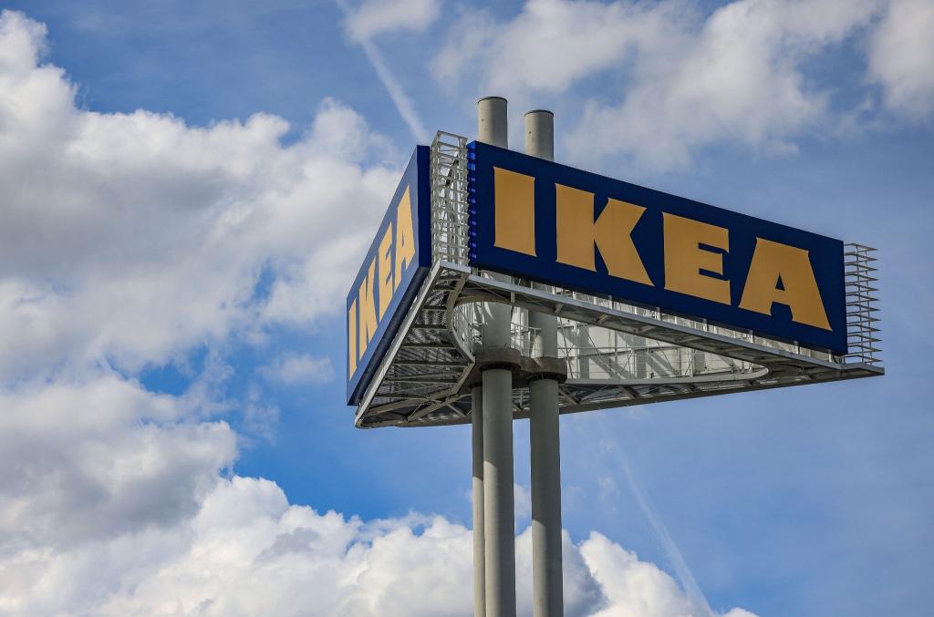 Ikea-Kunden müssen am Freitag möglicherweise längere Wartezeiten in Kauf nehmen. - Foto: Oliver Berg/dpa
