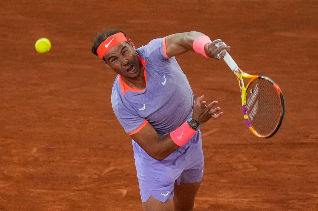 Rafael Nadal steht in Madrid in der dritten Runde. - Foto: Manu Fernandez/AP/dpa