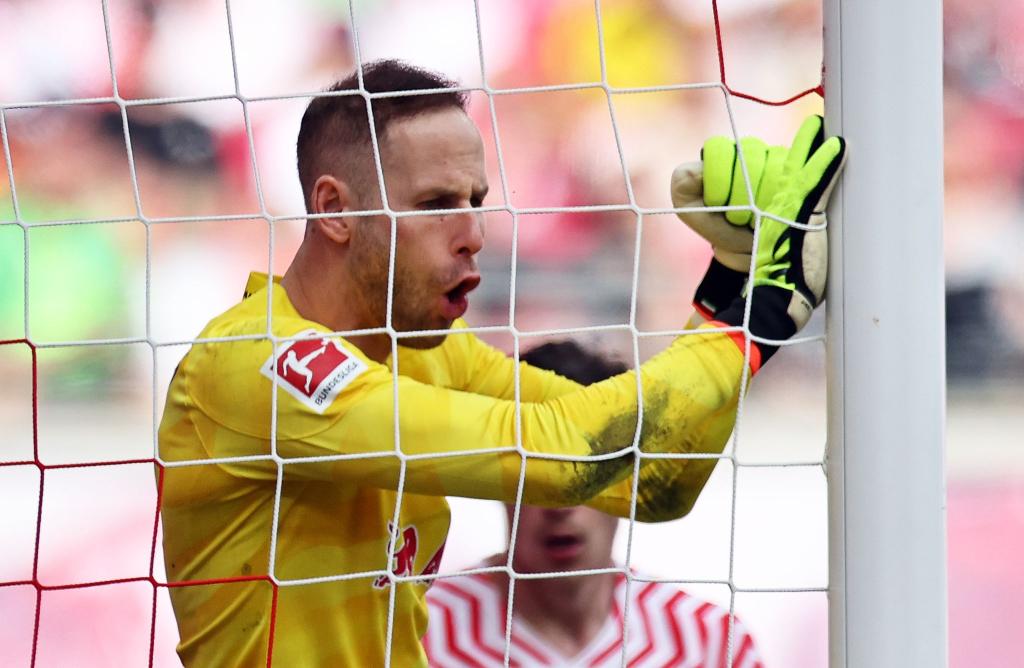 Leipzigs Torhüter Peter Gulacsi zeigte eine starke Leistung gegen Dortmund. - Foto: Jan Woitas/dpa