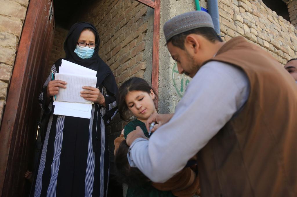In Afghanistan sollen fast elf Millionen Kinder gegen Polio geimpft werden (Archivbild). - Foto: Saifurahman Safi/XinHua/dpa