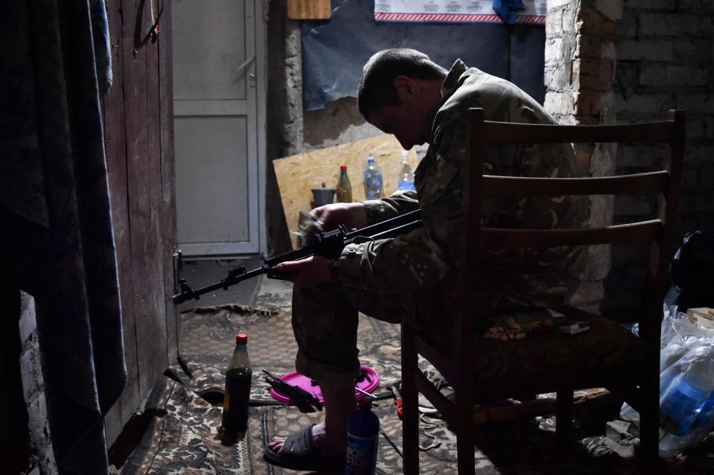 Die Ukraine wehrt seit mehr als zwei Jahren eine großangelegte russische Invasion ab - heute wird der 798. Kriegstag gezählt. - Foto: Andriy Andriyenko/AP/dpa