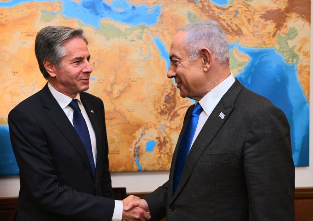 Ministerpräsident Benjamin Netanjahu empfängt US-Außenminister Antony Blinken (l) in Jerusalem. - Foto: Haim Zach/GPO/dpa