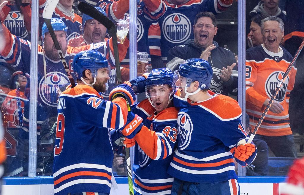 Leon Draisaitl (l) erzielte zwei Treffer für die Edmonton Oilers. - Foto: Jason Franson/The Canadian Press via AP/dpa