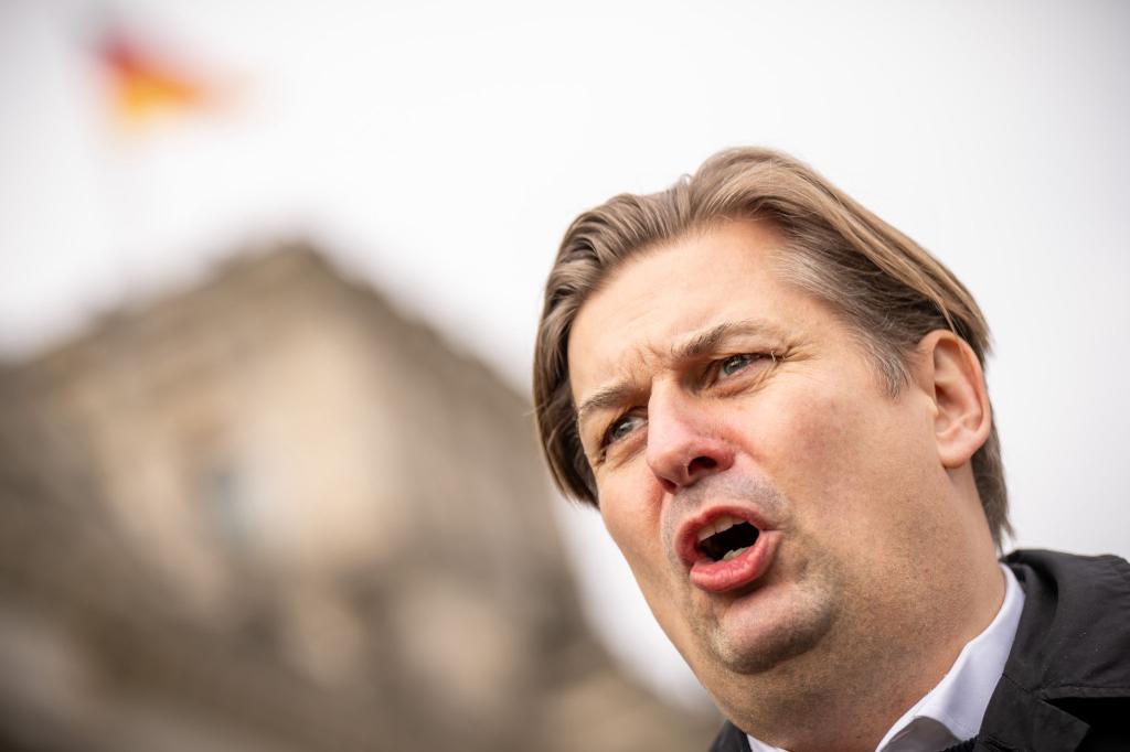 Maximilian Krah ist der AfD-Spitzenkandidat für die Europawahl. - Foto: Michael Kappeler/dpa